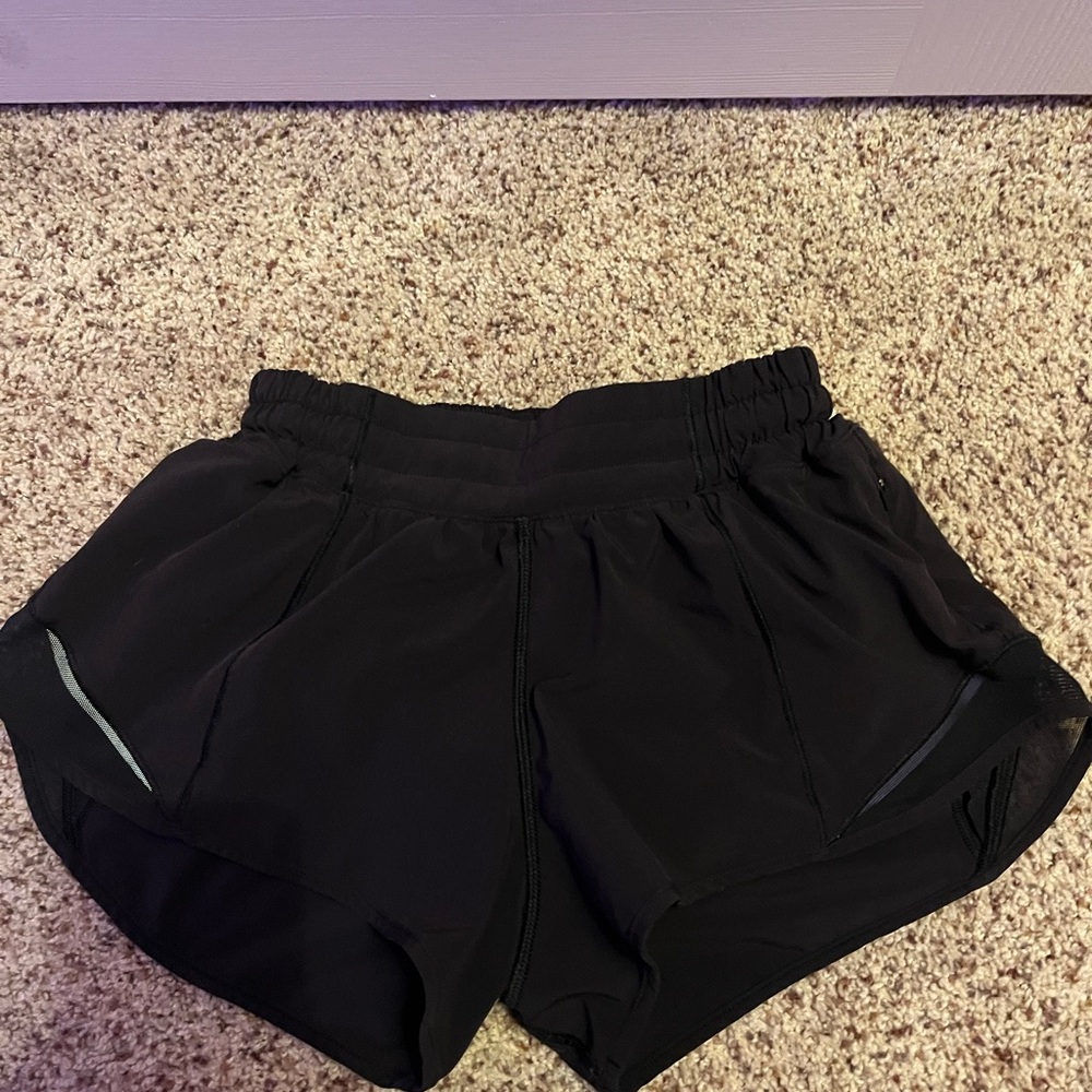 black lulu lemon hotty hots size 2 2.5”